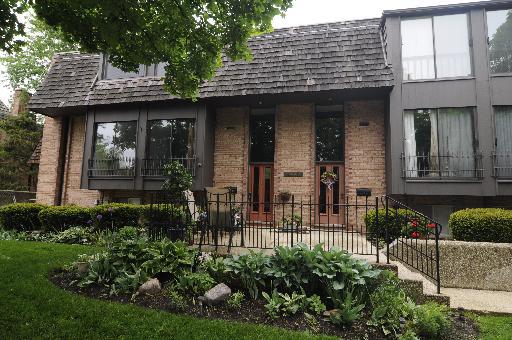 436 W Russell St., Barrington, IL 60010