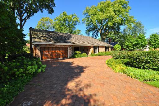 2952 Iroquois Rd., Wilmette, IL 60091