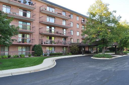 6443 Clarendon Hills Rd. #207, Willowbrook, IL 60527