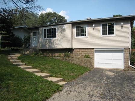 313 Hillside Pl., North Aurora, IL 60542