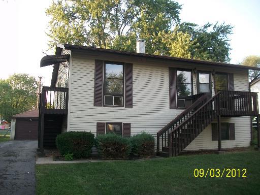 208 E Cypress Dr., Streamwood, IL 60107