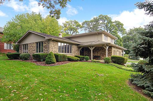 1622 Old Oak Pl., Darien, IL 60561
