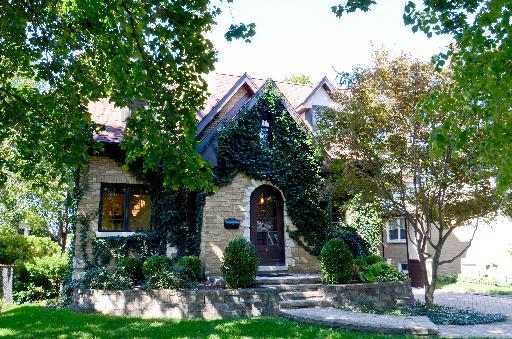 6 N Pine St., Mount Prospect, IL 60056