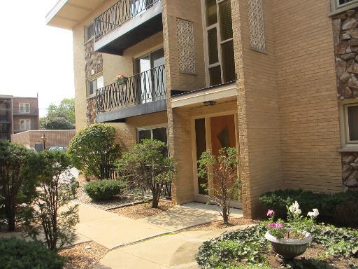 6858 N Northwest Hwy. #2D, Chicago, IL 60631