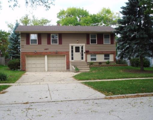 1460 N Oakmont Rd., Hoffman Estates, IL 60169