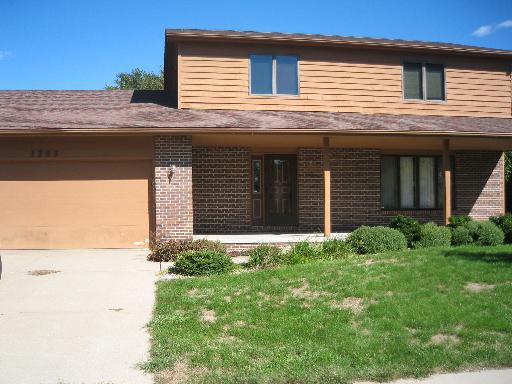 1305 Dianne Dr., Bloomington, IL 61704