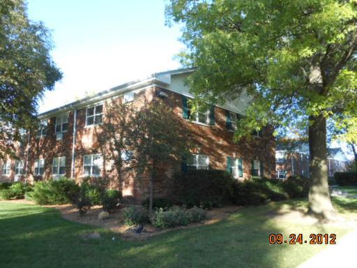 33 Briar St. #19, Glen Ellyn, IL 60137