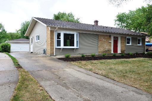 675 Woodlawn St., Hoffman Estates, IL 60169