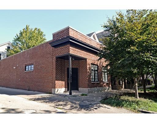 1028 W Wolfram St., Chicago, IL 60657