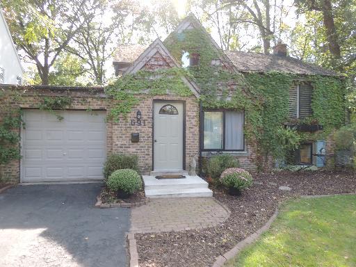 691 Elm St., Glen Ellyn, IL 60137