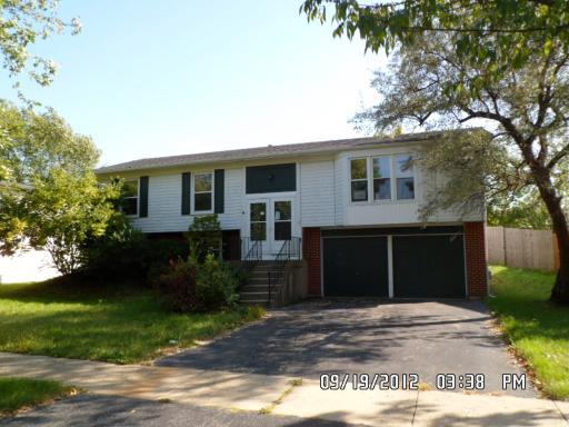 697 Kensington Way, Bolingbrook, IL 60440
