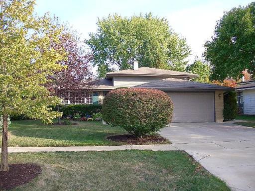 989 Balsam Ln., Bartlett, IL 60103