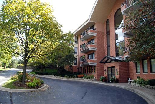 3525 Cass Ct. #4TS, Oak Brook, IL 60523