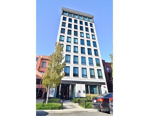 550 W Wellington Ave. #PH-E, Chicago, IL 60657