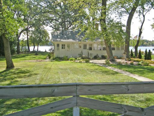 877 North Shore Dr., Crystal Lake, IL 60014