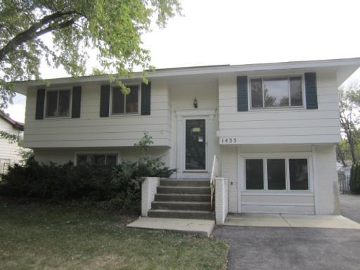 1433 Yale Ln., Schaumburg, IL 60193