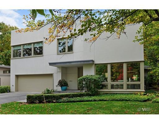 390 Moraine Rd., Highland Park, IL 60035