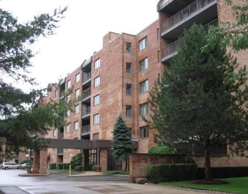 905 Center St. #208, Des Plaines, IL 60016