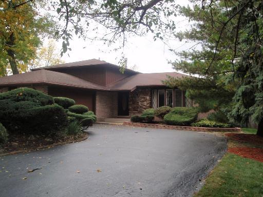 10122 S 86th Ct., Palos Hills, IL 60465