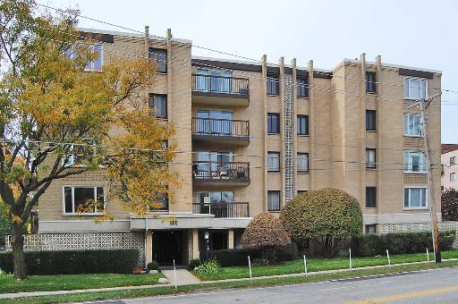 900 River Rd. #5B, Des Plaines, IL 60016