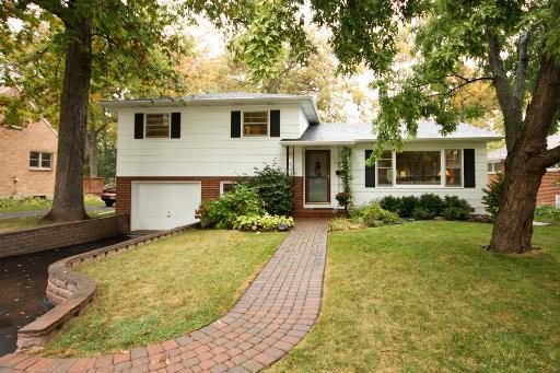 210 Siwiha Dr., Grayslake, IL 60030