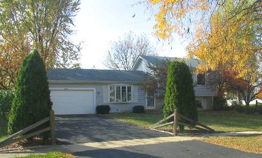 400 Woodhollow Ln., Bartlett, IL 60103