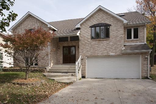 9025 Skyline Dr., Burr Ridge, IL 60527