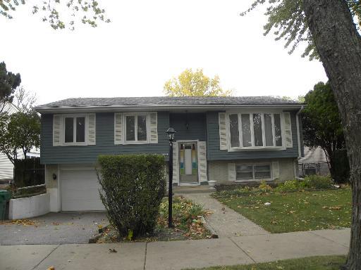 1100 Valley Stream Dr., Wheeling, IL 60090