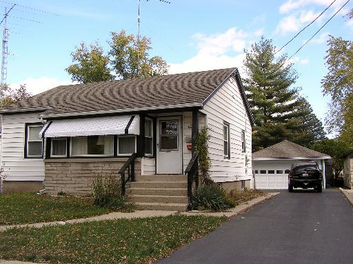 1122 Clay St., Woodstock, IL 60098