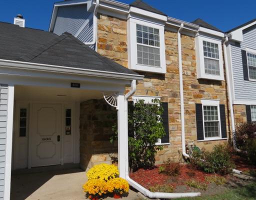 606 Hanover Ct. #W1, Schaumburg, IL 60193