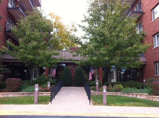 129 Acacia Cir. #406, Indian Head Park, IL 60525