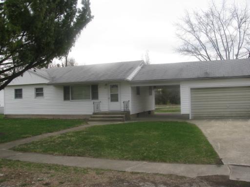 211 W Green St., Roberts, IL 60962