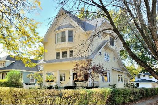 40 N Kensington Ave., La Grange, IL 60525