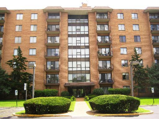 1727 Crystal Ln. #102, Mount Prospect, IL 60056