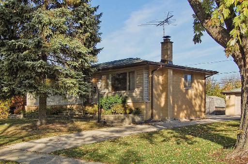 706 E Cedar Ln., Mount Prospect, IL 60056