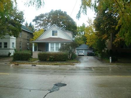 949 Deerfield Rd., Highland Park, IL 60035