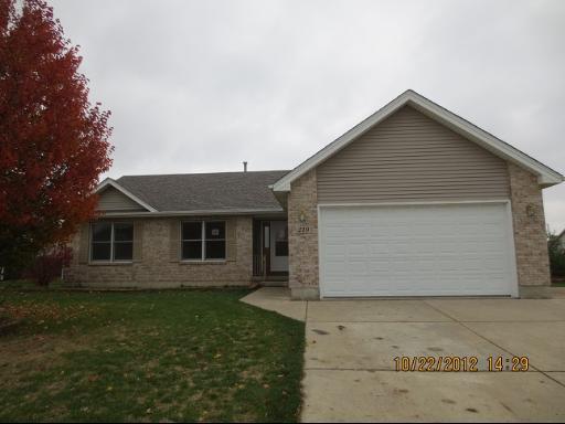 219 Ashwood Dr., Sycamore, IL 60178