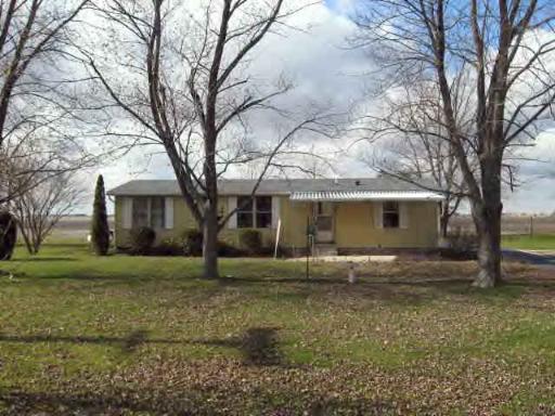 203 S Locust, Roberts, IL 60962