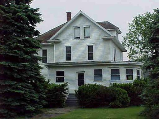 32 W Oak, Piper City, IL 60959