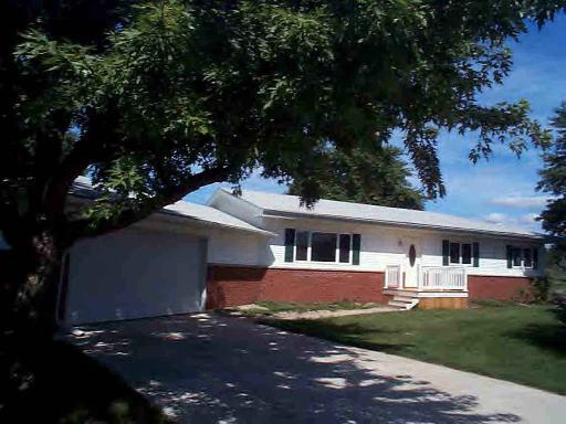 111 Tracy Dr., Cissna Park, IL 60924