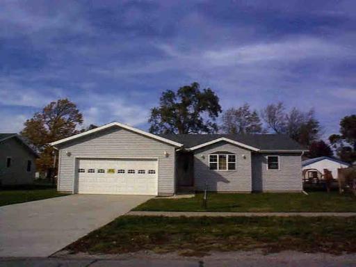 310 W Main, Martinton, IL 60951