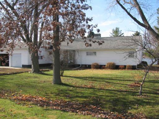 308 N Lake Dr., Sibley, IL 61773