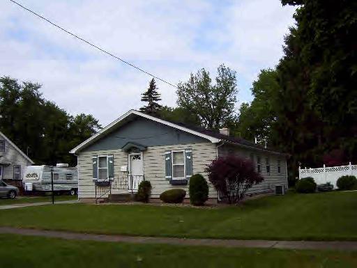 709 S 3, Watseka, IL 60970