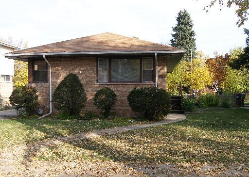 439 Geneva Ave., Bellwood, IL 60104