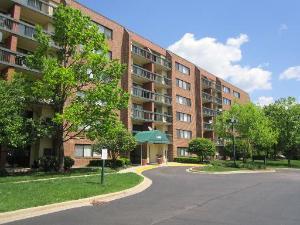 1800 Huntington Blvd. #414, Hoffman Estates, IL 60195