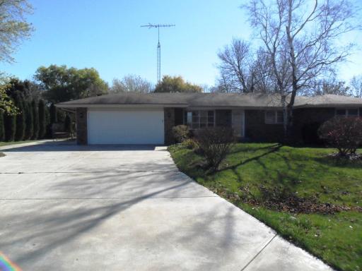 8081 Royal Oaks Rd., Rockford, IL 61107