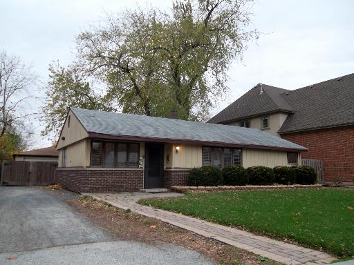 5025 Oak Center Dr., Oak Lawn, IL 60453