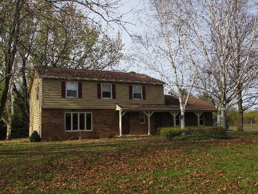 201 S Shannon Dr., Woodstock, IL 60098