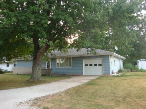 496 S Park St., Cissna Park, IL 60924