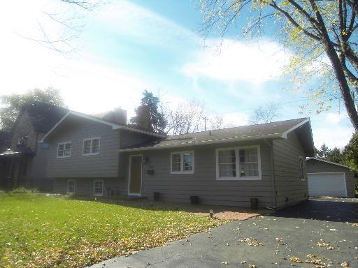 1009 Emerald Dr., Naperville, IL 60540
